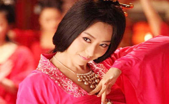 天生很妩媚的八字